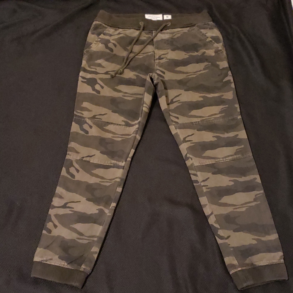 Mens Size 32x30 ABERCROMBIE CAMO SWEAT PANTS